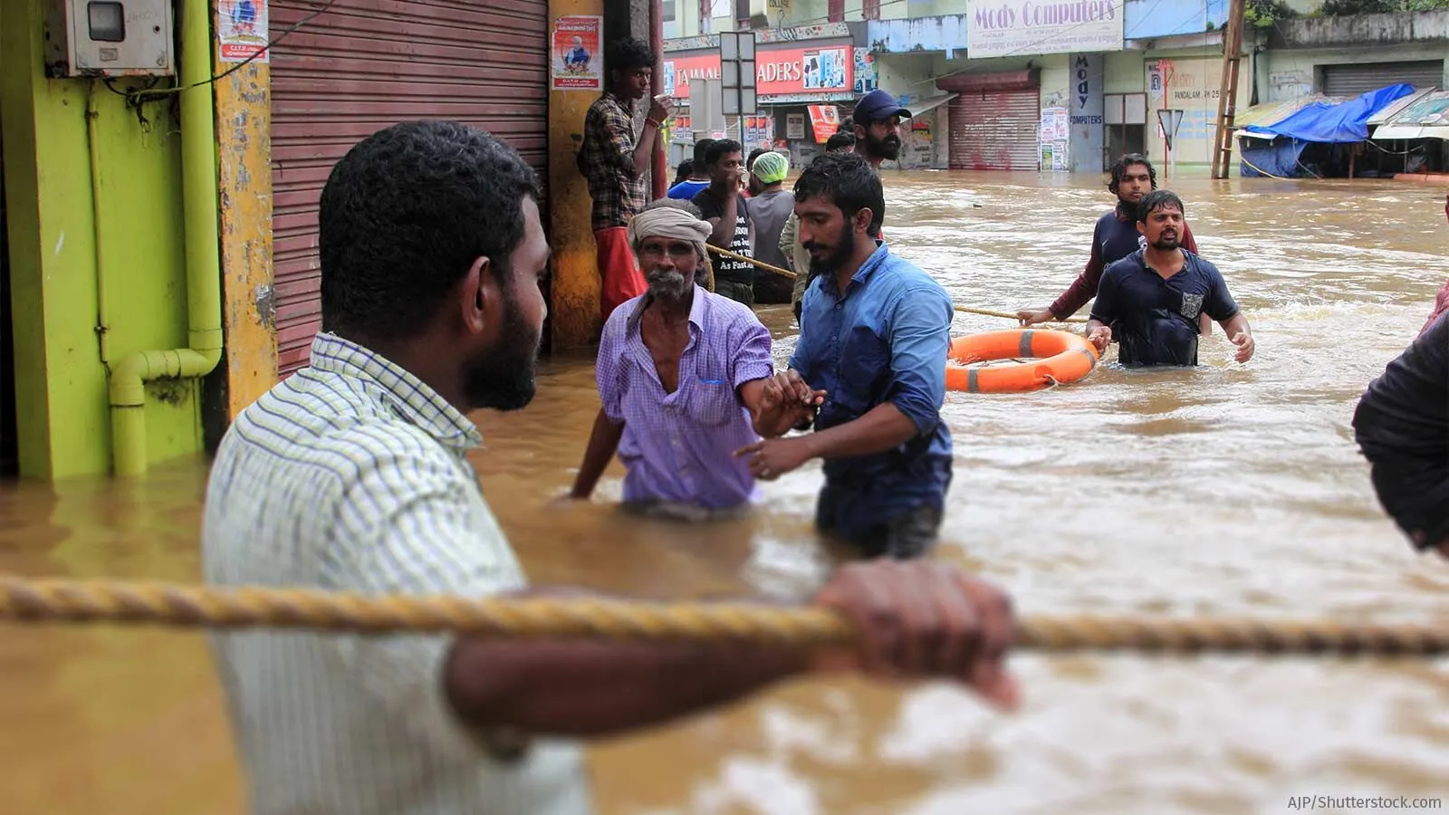 இந்தியாவின் மேற்கு கடற்கரையை அதிக புயல்கள் தாக்குகின்றன, ஆனால்  நெருக்கடிக்கான உள்கட்டமைப்பை உருவாக்குவதில் மந்தகதியில் மாநிலங்கள் இந்தியாவின் மேற்கு கடற்கரையை அதிக புயல்கள் தாக்குகின்றன, ஆனால்  நெருக்கடிக்கான உள்கட்டமைப்பை உருவாக்குவதில் மந்தகதியில் மாநிலங்கள்