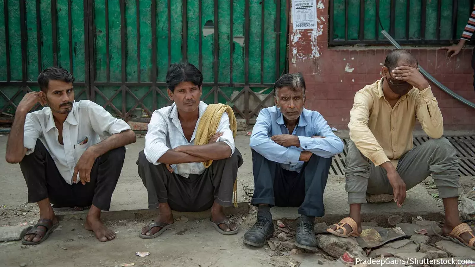 சேமிப்பு இல்லை, வேலைகள் குறைவு: புலம்பெயர்ந்த தொழிலாளர்களுக்கு இரண்டாம் அலை ஏன் கடினமாக உள்ளது சேமிப்பு இல்லை, வேலைகள் குறைவு: புலம்பெயர்ந்த தொழிலாளர்களுக்கு இரண்டாம் அலை ஏன் கடினமாக உள்ளது