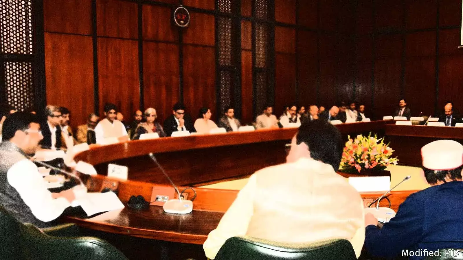 இடஒதுக்கீடு,  பின்தங்கியவர்களை பாராளுமன்றத்திற்கு அனுப்பலாம், ஆனால் முக்கிய பதவிகளுக்கு அல்ல