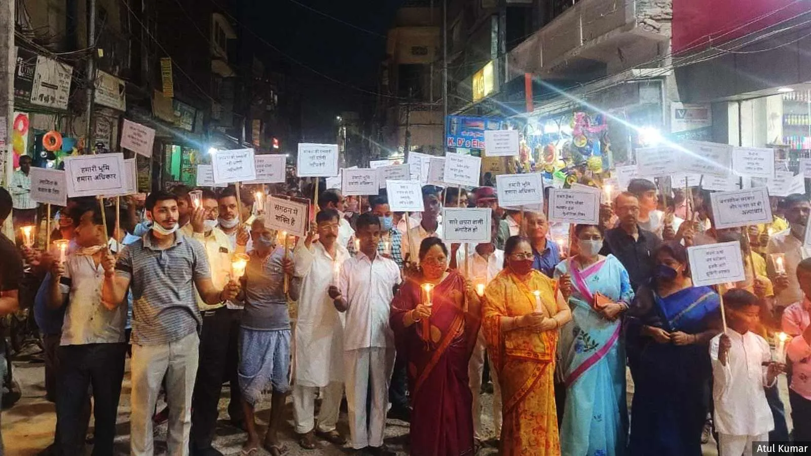 மேற்கு பீகாரில் நடந்த ஒரு போராட்டம், சர்வே எடுக்காத நில குடியிருப்பாளர்களை எவ்வாறு பாதிக்கிறது என்பதை காட்டுகிறது மேற்கு பீகாரில் நடந்த ஒரு போராட்டம், சர்வே எடுக்காத நில குடியிருப்பாளர்களை எவ்வாறு பாதிக்கிறது என்பதை காட்டுகிறது
