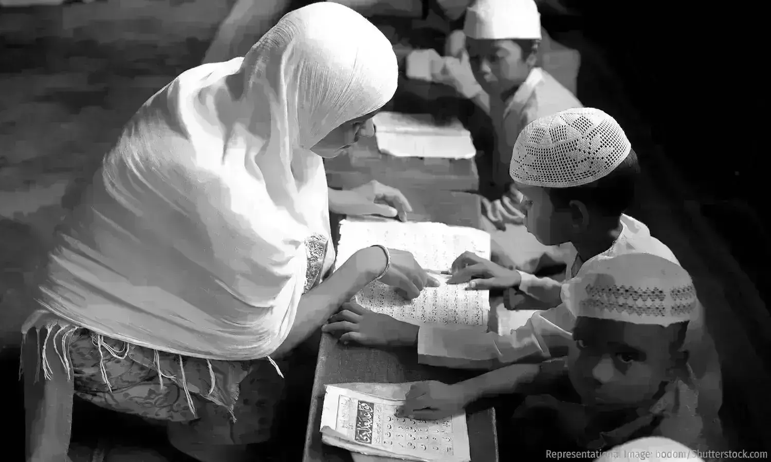 உ.பி. மதரஸா ஆசிரியர்கள் மதிப்பூதியத்துக்கு 8 ஆண்டு காத்திருக்கும் நிலையில் நிதி நெருக்கடியில்  குடும்பங்கள் தவிப்பு உ.பி. மதரஸா ஆசிரியர்கள் மதிப்பூதியத்துக்கு 8 ஆண்டு காத்திருக்கும் நிலையில் நிதி நெருக்கடியில்  குடும்பங்கள் தவிப்பு