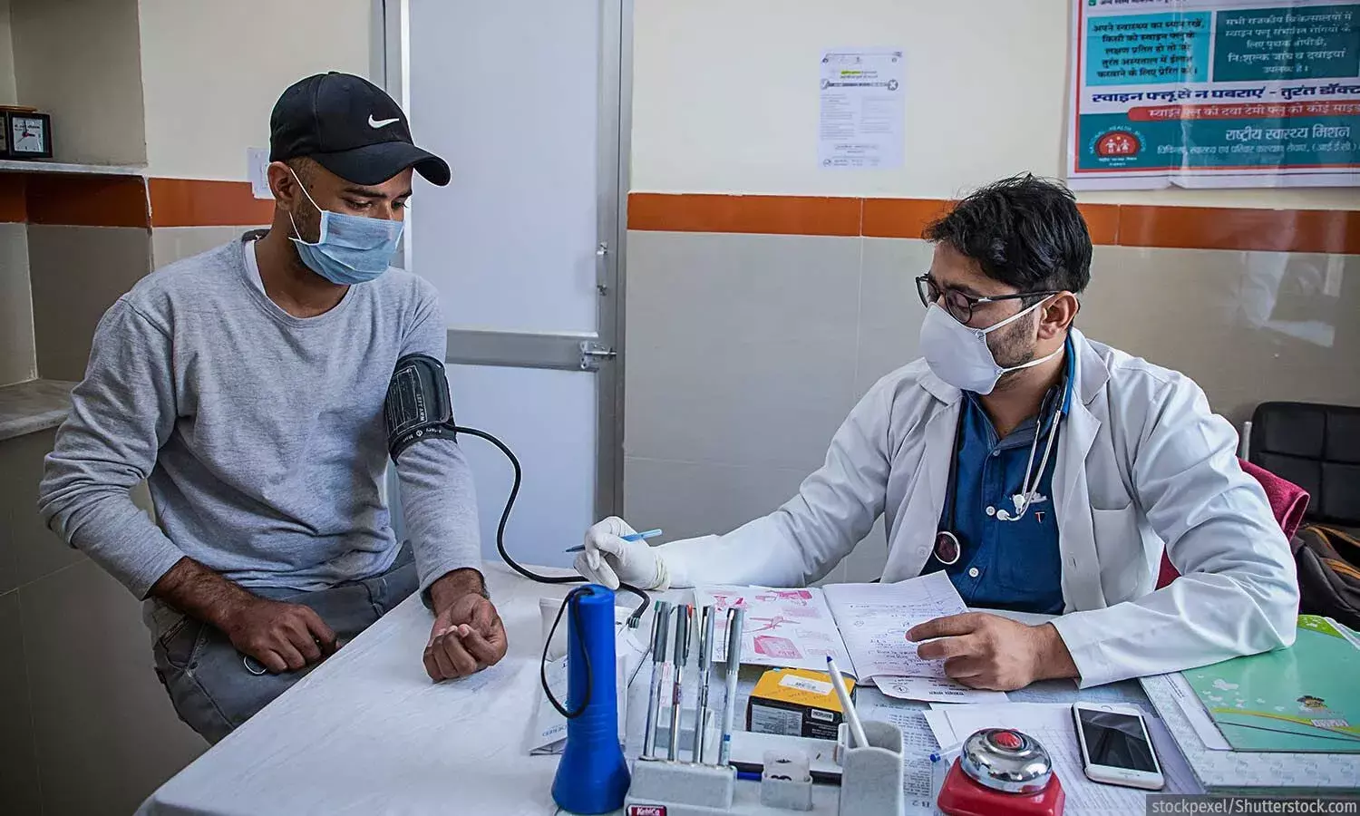 கோவிட்-19 மூன்றாவது அலையில், நம்பகமான குடும்ப மருத்துவர்கள் கொண்டதாக மாறிய மும்பை கோவிட்-19 மூன்றாவது அலையில், நம்பகமான குடும்ப மருத்துவர்கள் கொண்டதாக மாறிய மும்பை