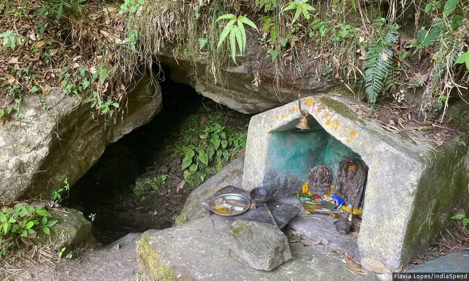 உத்தரகாண்ட் இயற்கை நீரூற்று புதுப்பிப்பு பெண்களை ஒன்றிணைக்கிறது உத்தரகாண்ட் இயற்கை நீரூற்று புதுப்பிப்பு பெண்களை ஒன்றிணைக்கிறது