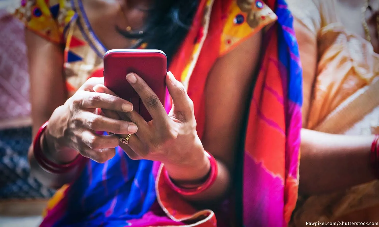 இணைப்பில் இல்லை: டிஜிட்டல் இந்தியா பெண்களை எப்படி விட்டுச் செல்கிறது இணைப்பில் இல்லை: டிஜிட்டல் இந்தியா பெண்களை எப்படி விட்டுச் செல்கிறது