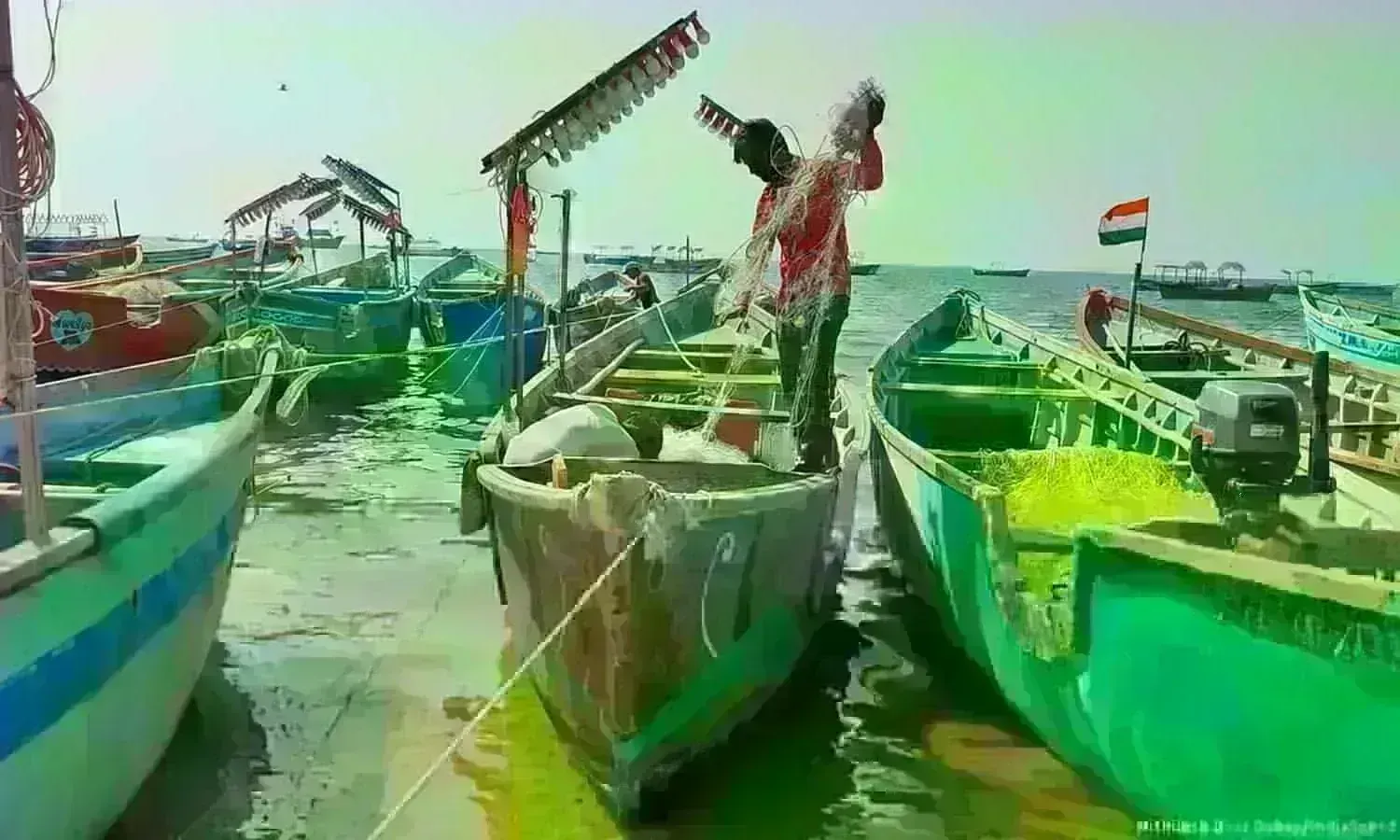 காலநிலை ஆபத்து பகுதிகள்: அரபிக்கடலில் வெப்பமயமாதலால் குஜராத்தின் மேற்கு கடற்கரை மீனவர்களின் வாழ்வாதாரம் ஆபத்தாகிறது காலநிலை ஆபத்து பகுதிகள்: அரபிக்கடலில் வெப்பமயமாதலால் குஜராத்தின் மேற்கு கடற்கரை மீனவர்களின் வாழ்வாதாரம் ஆபத்தாகிறது