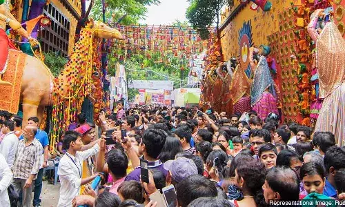 துர்கா பூஜையின் போது மேற்கு வங்கத்தால் கோவிட்-19 எழுச்சியை தவிர்க்க முடியுமா? துர்கா பூஜையின் போது மேற்கு வங்கத்தால் கோவிட்-19 எழுச்சியை தவிர்க்க முடியுமா?