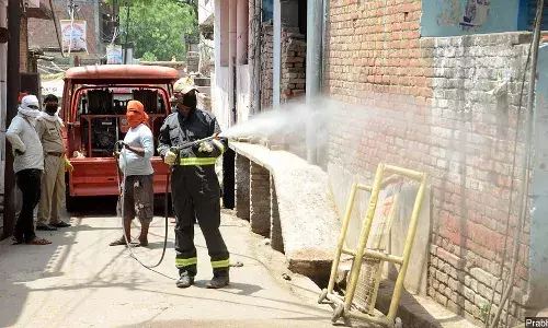இந்தியாவில் ஊரடங்கு தளர்த்தப்பட்ட நிலையில் கிராமப்புற மாவட்டங்களில் அதிகரிக்கும் கோவிட்-19 இந்தியாவில் ஊரடங்கு தளர்த்தப்பட்ட நிலையில் கிராமப்புற மாவட்டங்களில் அதிகரிக்கும் கோவிட்-19