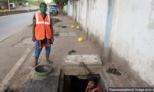 கோவிட் முன்வரிசை களப்பணியாளர்கள்: ‘சில துப்புரவுத் தொழிலாளர்களே  பயிற்சி, சுகாதார பரிசோதனைகளை அறிந்துள்ளனர்’ கோவிட் முன்வரிசை களப்பணியாளர்கள்: ‘சில துப்புரவுத் தொழிலாளர்களே  பயிற்சி, சுகாதார பரிசோதனைகளை அறிந்துள்ளனர்’