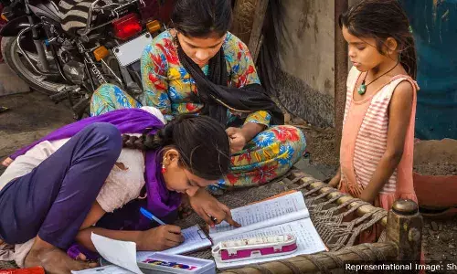 பள்ளிகள் மீண்டும் திறக்கும்போது கற்றல் இழப்பை எவ்வாறு ஈடுசெய்ய முடியும்: உ.பி. ஆய்வு தரும் படிப்பினைகள் பள்ளிகள் மீண்டும் திறக்கும்போது கற்றல் இழப்பை எவ்வாறு ஈடுசெய்ய முடியும்: உ.பி. ஆய்வு தரும் படிப்பினைகள்