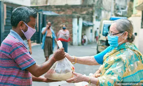 கோவிட்-19ஐ வீழ்த்த சமூக பங்களிப்பை எவ்வாறு ஏற்படுத்தலாம் கோவிட்-19ஐ வீழ்த்த சமூக பங்களிப்பை எவ்வாறு ஏற்படுத்தலாம்