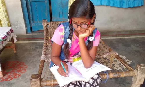 தற்போதைய நெருக்கடி பதின்பருவ பெண்களை இளம்வயது  திருமணம் அல்லது வேலைக்கு நிர்பந்திக்கலாம் தற்போதைய நெருக்கடி பதின்பருவ பெண்களை இளம்வயது  திருமணம் அல்லது வேலைக்கு நிர்பந்திக்கலாம்