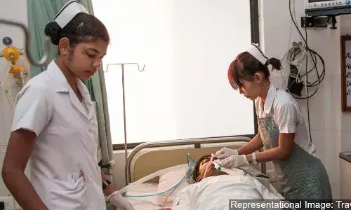 கோவிட்-19: மருத்துவர்களுக்கு பாதுகாப்பு குறைவு; நிரூபணமாகாத தடுப்பு மருந்துகளை பரிந்துரைக்கும் அரசு கோவிட்-19: மருத்துவர்களுக்கு பாதுகாப்பு குறைவு; நிரூபணமாகாத தடுப்பு மருந்துகளை பரிந்துரைக்கும் அரசு