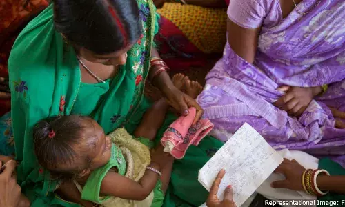 பிறப்புச் சான்றிதழை குடியுரிமைச்சான்று என்கிறது அரசு. ஆனால் 5 வயதுக்குட்பட்ட குழந்தைகளில் 38% பேரிடம் அது இல்லை பிறப்புச் சான்றிதழை குடியுரிமைச்சான்று என்கிறது அரசு. ஆனால் 5 வயதுக்குட்பட்ட குழந்தைகளில் 38% பேரிடம் அது இல்லை