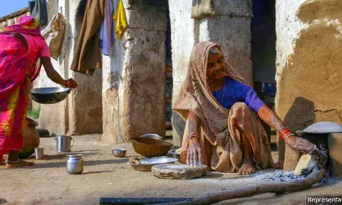 பயனுள்ள குடும்பக்கட்டுப்பாட்டில் முக்கிய பங்கெடுக்கும் ‘மம்மிஜி’; உ.பி. தரவு சுட்டிக்காட்டுகிறது பயனுள்ள குடும்பக்கட்டுப்பாட்டில் முக்கிய பங்கெடுக்கும் ‘மம்மிஜி’; உ.பி. தரவு சுட்டிக்காட்டுகிறது
