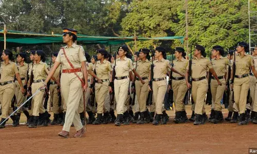 பரிந்துரைப்படி 33% பெண் காவலர்களை வைத்திருக்க 9 மாநிலங்களுக்கு  தசாப்தங்கள் ஆகலாம் பரிந்துரைப்படி 33% பெண் காவலர்களை வைத்திருக்க 9 மாநிலங்களுக்கு  தசாப்தங்கள் ஆகலாம்