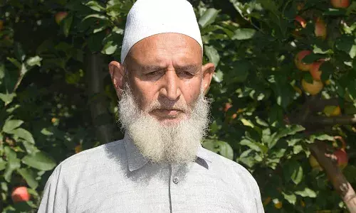 இப்பேரழிவில் இருந்து பிழைக்கமாட்டோம்: காஷ்மீர் கதவடைப்பு தொடரும் நிலையில் தொழில்முனைவோர் கவலை இப்பேரழிவில் இருந்து பிழைக்கமாட்டோம்: காஷ்மீர் கதவடைப்பு தொடரும் நிலையில் தொழில்முனைவோர் கவலை