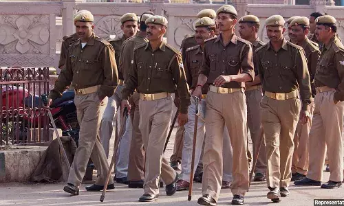 இந்திய காவல்துறைக்கு தகவல் தொடர்பு, போக்குவரத்து, ஆயுதங்களில் பற்றாக்குறை; ஆனால் நிதிக்கு அல்ல