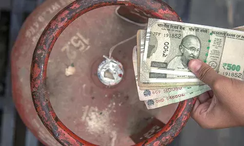 ஏழைக்கு சமையல் காஸை மலிவாக்கி, பணக்காரர்களுக்கு மானியம் நீங்குங்கள்: ஆய்வு