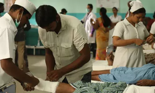 உலகளாவிய சுகாதாரத்திற்கு முன்னுரிமை என அமைச்சர் கூறுகிறார்; ஆனால் குறைந்த பணியாளரை சுகாதார அமைப்பு கொண்டுள்ளது உலகளாவிய சுகாதாரத்திற்கு முன்னுரிமை என அமைச்சர் கூறுகிறார்; ஆனால் குறைந்த பணியாளரை சுகாதார அமைப்பு கொண்டுள்ளது