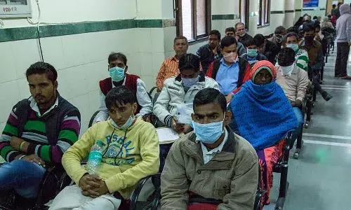 சிகிச்சை இலவசம், 4-ல் ஒரு இந்திய காசநோயாளி சொத்தை விற்றோ அல்லது கடன் பெற்றாக வேண்டும்