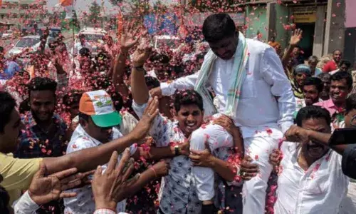 2ஆம் கட்ட வேட்பாளர்களில் 27% கோடீஸ்வரர்கள், 47% பேர் பட்டதாரிகள், 16% பேர் கிரிமினல் வழக்கு எதிர்கொள்வோர் 2ஆம் கட்ட வேட்பாளர்களில் 27% கோடீஸ்வரர்கள், 47% பேர் பட்டதாரிகள், 16% பேர் கிரிமினல் வழக்கு எதிர்கொள்வோர்