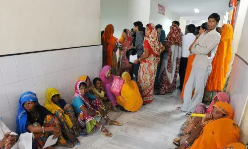 சுகாதாரத்திற்கு செலவிடுதல் அதிகரிக்க வாய்ப்பிருந்தும் இந்தியாவில் பொது சுகாதார வசதிகள் ஏன் பாதிக்கப்படுகிறது