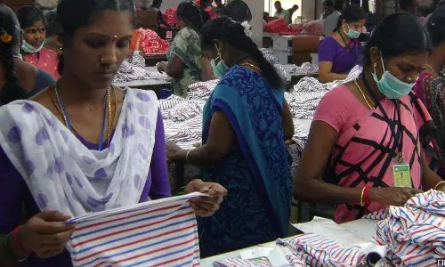 இந்திய பணித்திறனில் நகர்ப்புற பெண்களை விட கிராமப்புற பெண்கள் வேகமாக சரிவை சந்திப்பது ஏன் இந்திய பணித்திறனில் நகர்ப்புற பெண்களை விட கிராமப்புற பெண்கள் வேகமாக சரிவை சந்திப்பது ஏன்