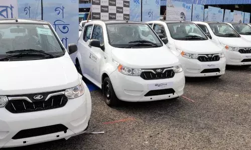 மின்சார வாகனங்களுக்கு அழைப்பு விடுக்கும் உலகளாவிய பருவநிலை மாநாடு; லட்சிய திட்டத்தில் இருந்து அமைதியாக பின்வாங்கிய இந்தியா மின்சார வாகனங்களுக்கு அழைப்பு விடுக்கும் உலகளாவிய பருவநிலை மாநாடு; லட்சிய திட்டத்தில் இருந்து அமைதியாக பின்வாங்கிய இந்தியா