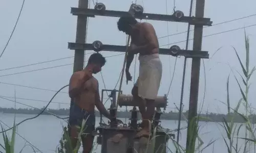 கேரளாவின் சிதைந்த வீடுகள் எப்படி மீண்டும் மின்னொளியில் பிரகாசிக்க தொடங்கின கேரளாவின் சிதைந்த வீடுகள் எப்படி மீண்டும் மின்னொளியில் பிரகாசிக்க தொடங்கின