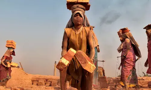 18 ஆண்டுகளில் இந்தியாவில் தினக்கூலி இரட்டிப்பாக்கியுள்ளது; ஆனால், ஊதிய ஏற்றத்தாழ்வுகளும் அதிகரித்துள்ளன 18 ஆண்டுகளில் இந்தியாவில் தினக்கூலி இரட்டிப்பாக்கியுள்ளது; ஆனால், ஊதிய ஏற்றத்தாழ்வுகளும் அதிகரித்துள்ளன