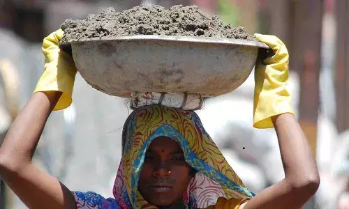 பணிபுரியும் இந்தியர்களில் 66% பேர் குறைந்த வருவாய் பெறும் அவலம்! வளர்ச்சியின்மையால் சந்திக்கும் உலகின் மோசமான விகிதம் பணிபுரியும் இந்தியர்களில் 66% பேர் குறைந்த வருவாய் பெறும் அவலம்! வளர்ச்சியின்மையால் சந்திக்கும் உலகின் மோசமான விகிதம்