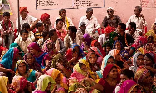 அரசு சேவைகளை பெற அரசியல் கட்சிகள், சமூக அமைப்புகளை சார்ந்திருக்கும் இந்தியர்கள் அரசு சேவைகளை பெற அரசியல் கட்சிகள், சமூக அமைப்புகளை சார்ந்திருக்கும் இந்தியர்கள்