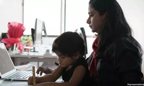 அசாதாரண வீட்டு பணிச்சுமையால் அவதியுறும் இந்திய பெண்கள்; இது தாய்மைக்கான தண்டனை அசாதாரண வீட்டு பணிச்சுமையால் அவதியுறும் இந்திய பெண்கள்; இது தாய்மைக்கான தண்டனை