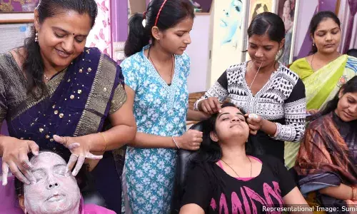 தொற்றுநோயானது உ.பி.யில் பெண்களை வேலையில் இருந்து எப்படி வெளியேற்றுகிறது