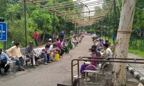 மனநோயுடன் வாழும் நோயாளிகளை கோவிட்-19 நெருக்கடியுடன் மருத்துவமனைகள் எவ்வாறு எதிர்கொண்டன மனநோயுடன் வாழும் நோயாளிகளை கோவிட்-19 நெருக்கடியுடன் மருத்துவமனைகள் எவ்வாறு எதிர்கொண்டன